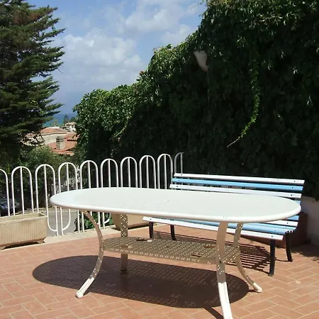 Aliotis Vila Alcamo Marina