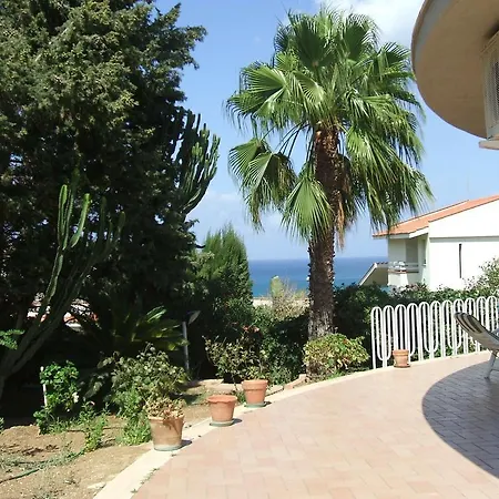 Villa Aliotis *